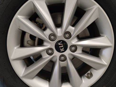Used 2020 Kia Sorento FWD V6 image 31