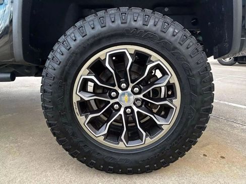 Used 2018 Chevrolet Colorado ZR2 image 21