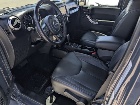 Used 2018 Jeep Wrangler Unlimited Sahara w/ Connectivity Group AWD/4WD image 9