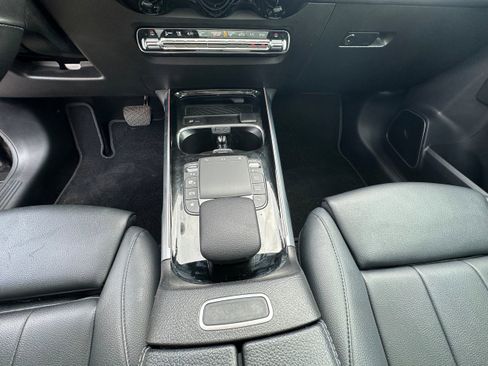 Used 2021 Mercedes-Benz GLB 250 4MATIC image 31