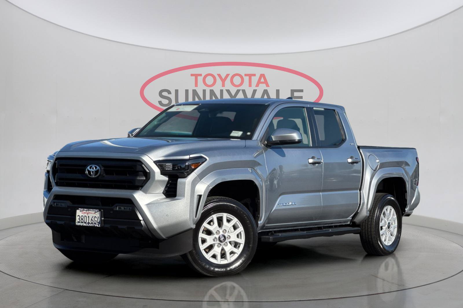 Certified 2025 Toyota Tacoma SR5 w/ SR5 Upgrade Package AWD/4WD image 2