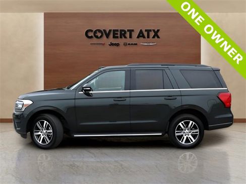 Used 2023 Ford Expedition XLT image 2