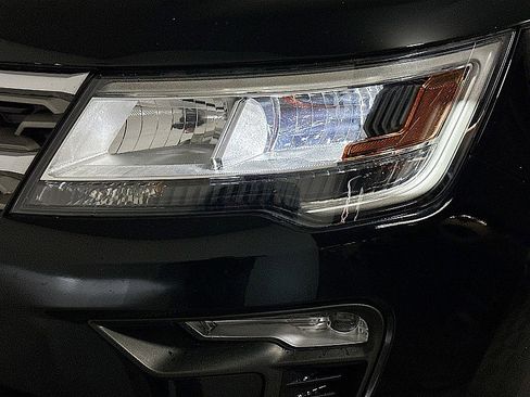 Used 2018 Ford Explorer XLT w/ Equipment Group 202A AWD/4WD image 24