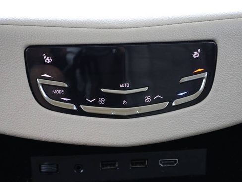 Used 2020 Cadillac Escalade ESV Premium Luxury AWD/4WD image 23