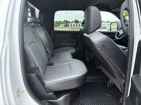 Used 2024 RAM 2500 Tradesman w/ Chrome Appearance Group AWD/4WD image 28