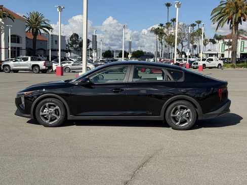 Used 2025 Kia K4 LXS image 2