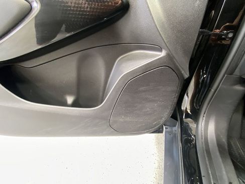 Used 2024 Chevrolet Trax RS w/ Sunroof Package FWD image 32
