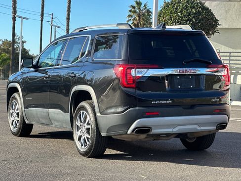 Used 2023 GMC Acadia SLT image 3