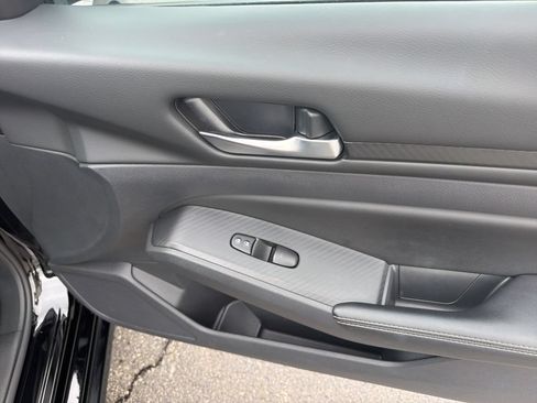 Used 2025 Nissan Altima 2.5 SV FWD image 38
