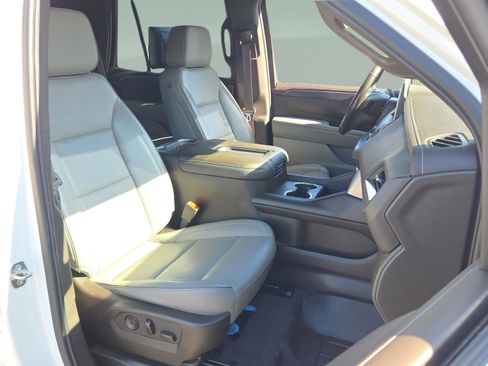 Used 2021 GMC Yukon SLT w/ SLT Luxury Plus Package image 14