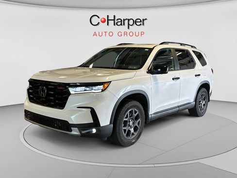 Certified 2024 Honda Pilot TrailSport image 7