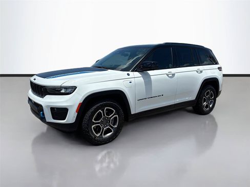 Used 2022 Jeep Grand Cherokee Trailhawk w/ Advanced Protech Group II AWD/4WD image 3