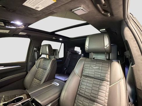 Used 2025 Cadillac Escalade Sport Platinum w/ LPO, ONYX Package AWD/4WD image 20