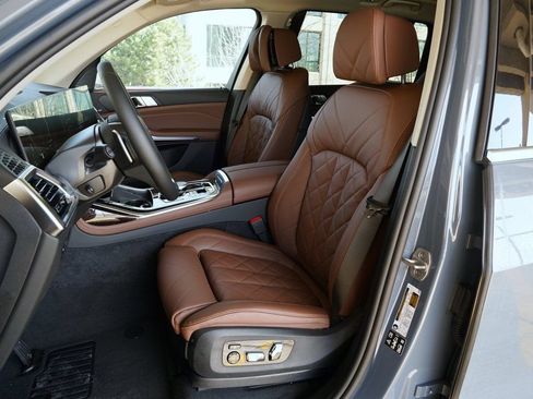 Used 2026 BMW X7 xDrive40i AWD/4WD image 9