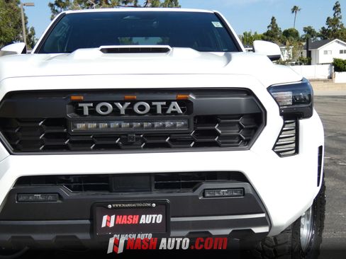 Used 2025 Toyota Tacoma TRD Sport AWD/4WD image 14