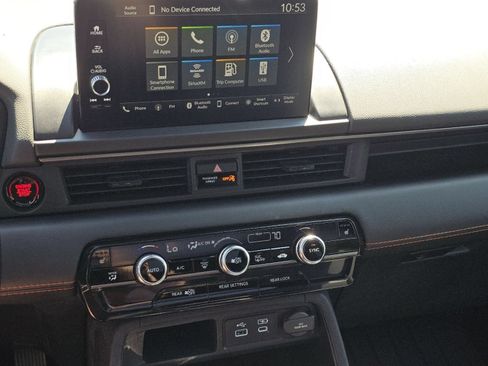 Used 2025 Honda Pilot TrailSport image 30