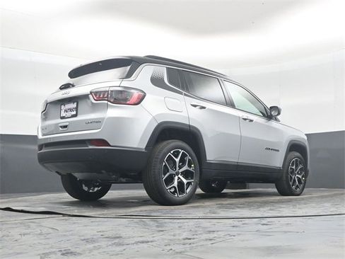 New 2026 Jeep Compass Limited w/ Mopar Graphics Package image 40