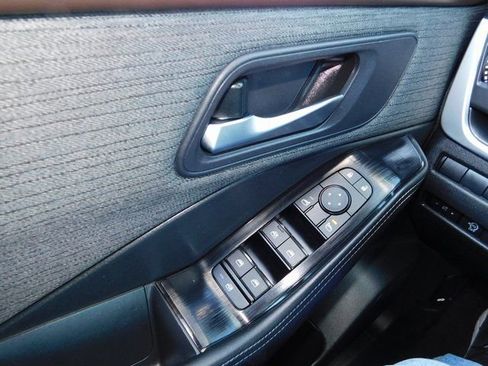 Used 2023 Nissan Rogue SV image 29