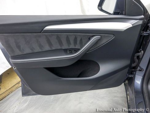 Used 2023 Tesla Model Y Long Range image 36