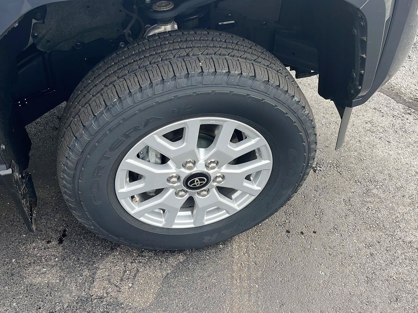 Used 2024 Toyota Tacoma SR AWD/4WD image 31
