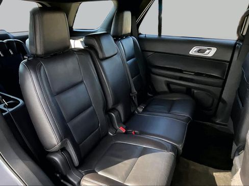 Used 2014 Ford Explorer XLT w/ Equipment Group 202A FWD image 19