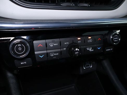 Used 2022 Jeep Compass Limited image 35