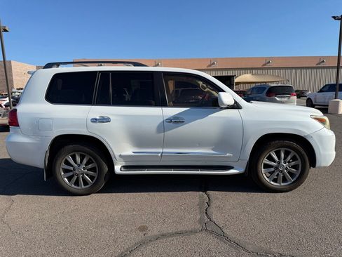 Used 2011 Lexus LX 570 4WD w/ Luxury Pkg image 4