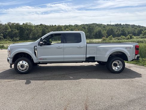 New 2026 Ford F450 Lariat w/ Lariat Ultimate Package AWD/4WD image 2
