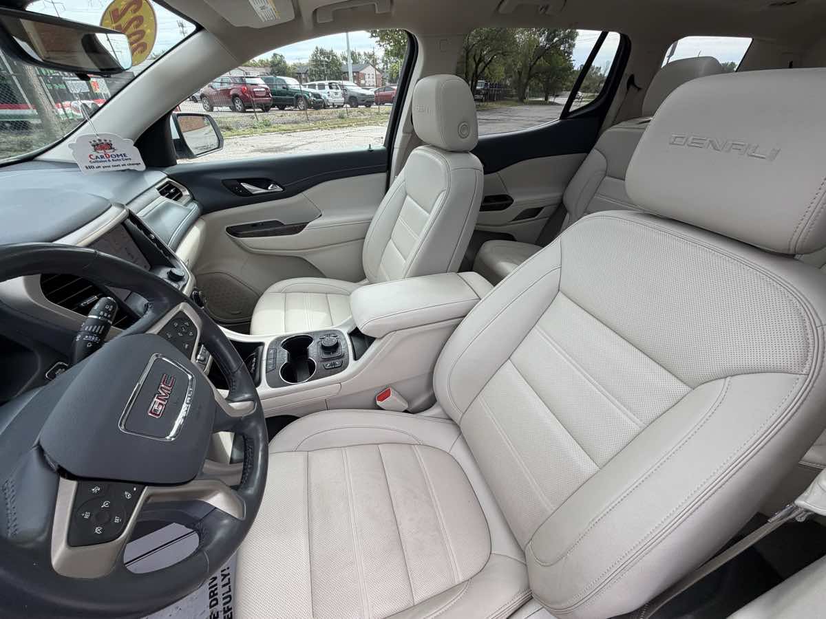 Used 2022 GMC Acadia Denali w/ Denali Ultimate Package AWD/4WD image 10