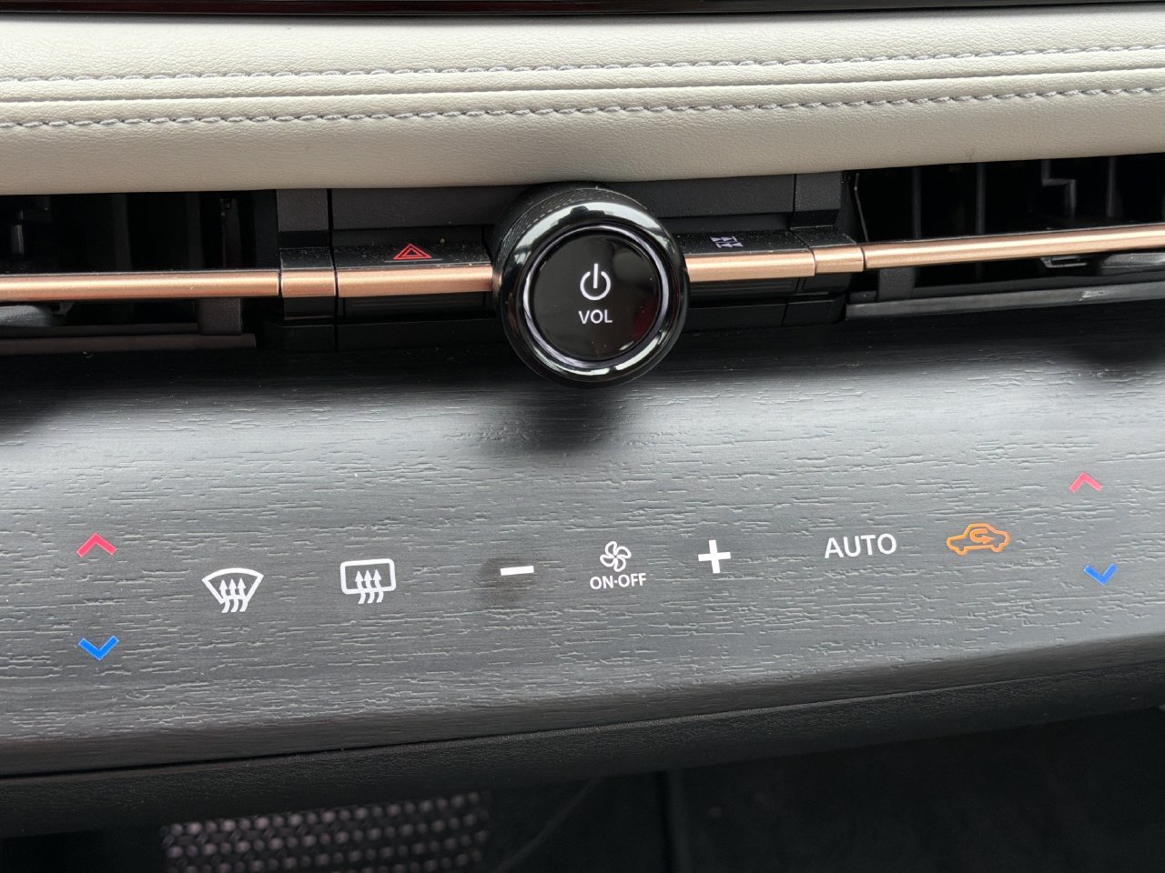 Certified 2023 Nissan Ariya FWD image 5