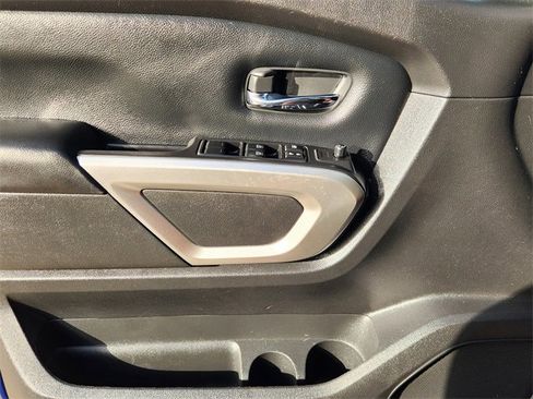 Used 2021 Nissan Titan SV w/ SV Convenience Package image 22