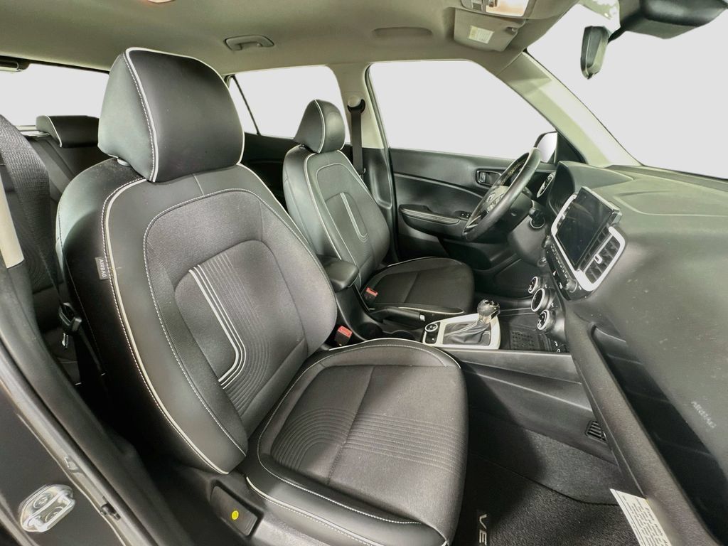 Certified 2024 Hyundai Venue Limited FWD image 29