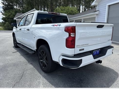 Used 2024 Chevrolet Silverado 1500 Custom image 3