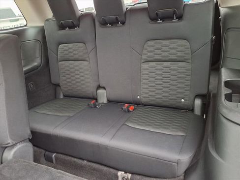 Used 2024 Nissan Pathfinder SV image 11