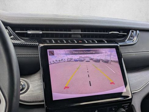 Used 2022 Jeep Grand Cherokee Limited image 10