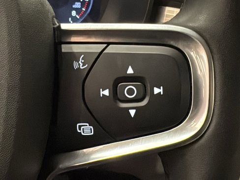 Used 2022 Volvo XC40 T5 Momentum w/ Protection Package image 14