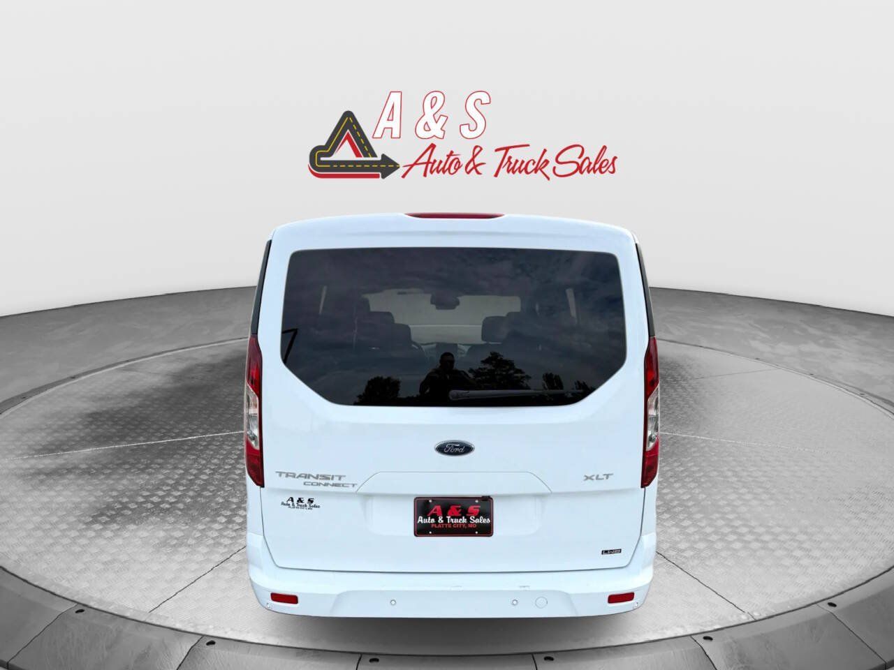 Used 2020 Ford Transit Connect XLT FWD image 4