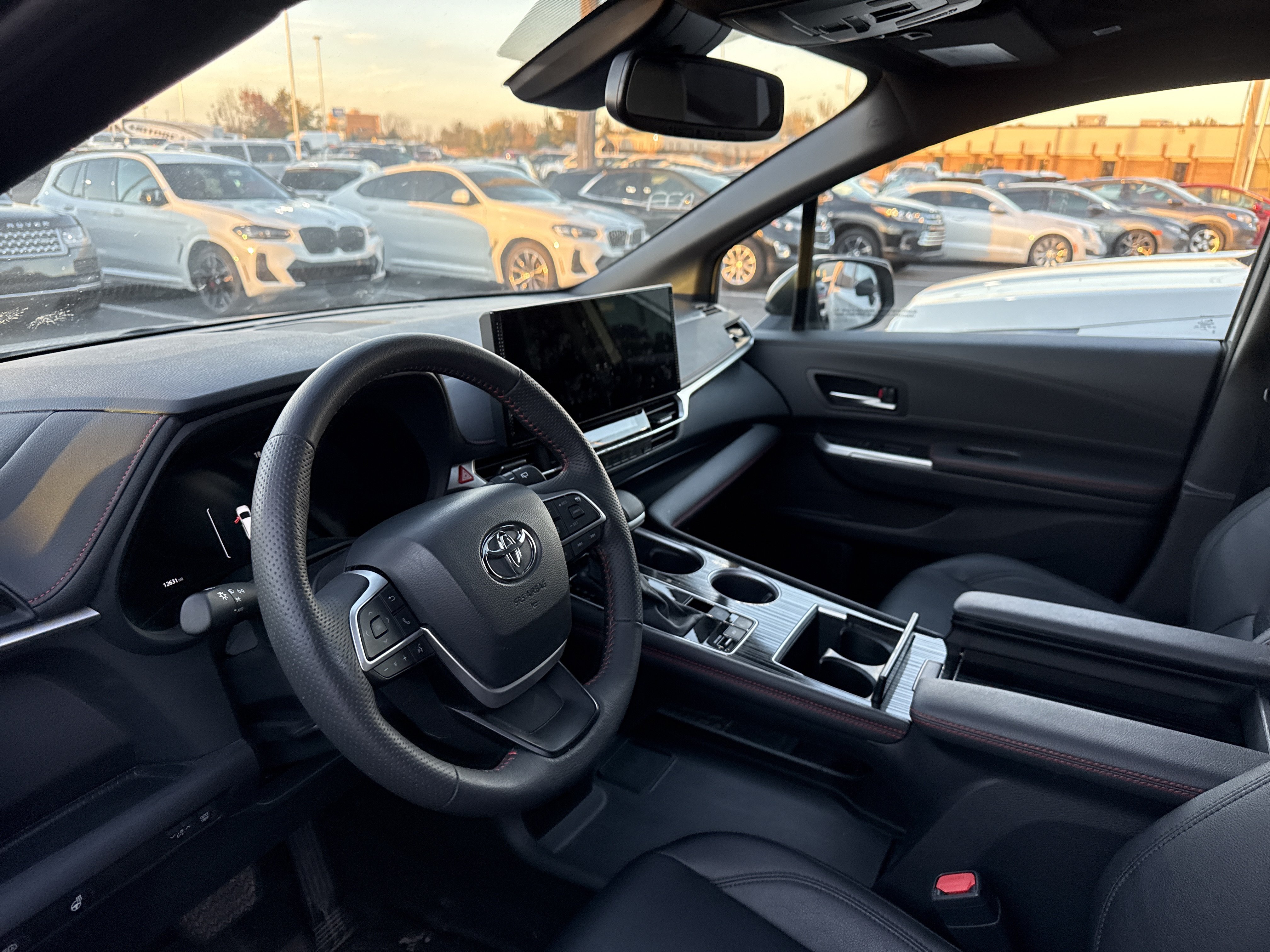 Used 2025 Toyota Sienna XSE AWD/4WD image 8