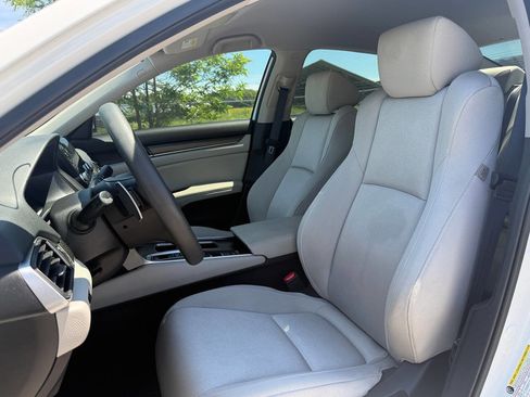 Used 2018 Honda Accord Hybrid image 11