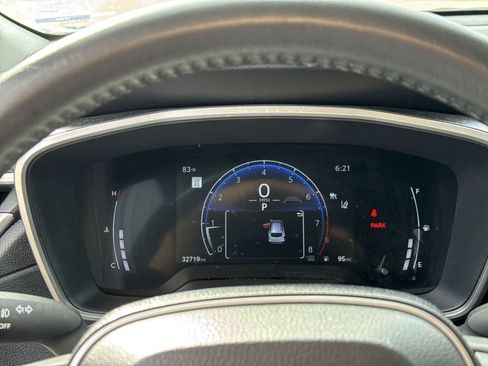 Used 2025 Toyota Corolla Cross XLE FWD image 40