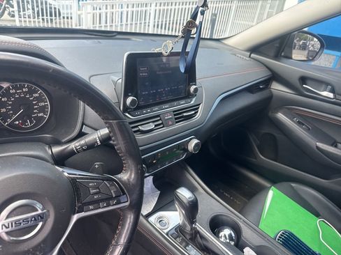 Used 2019 Nissan Altima 2.5 SR w/ SR Premium Package FWD image 18