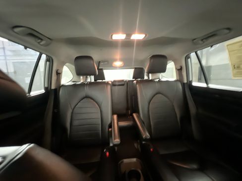 Used 2024 Toyota Highlander XLE FWD image 33