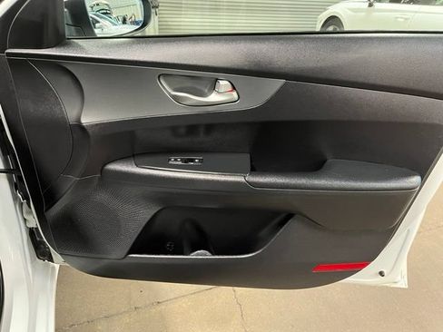 Used 2021 Kia Forte LXS FWD image 11