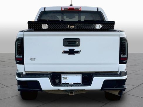 Used 2017 Chevrolet Colorado Z71 AWD/4WD image 5