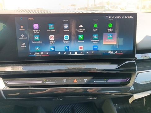 New 2025 BMW 530i xDrive w/ Premium Package image 29