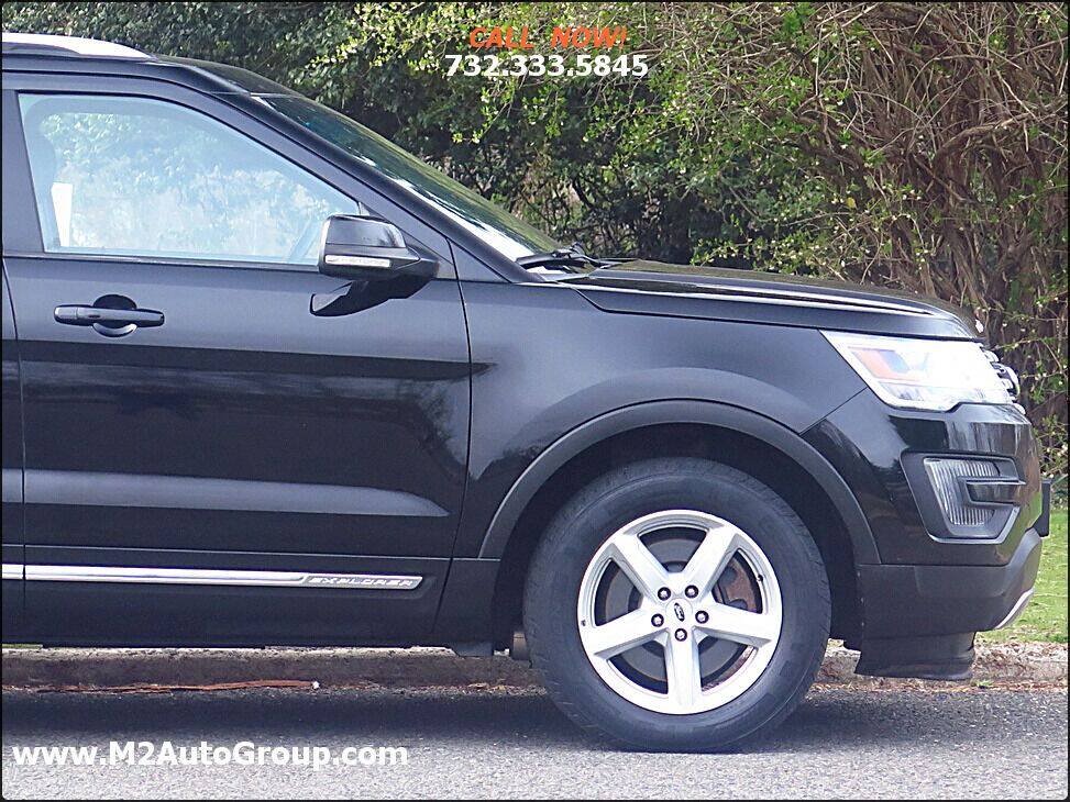 Used 2016 Ford Explorer XLT w/ Equipment Group 202A AWD/4WD image 23