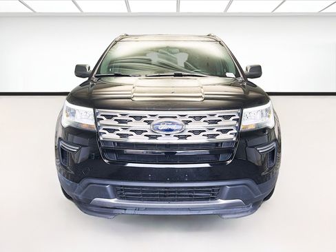 Used 2018 Ford Explorer XLT image 2