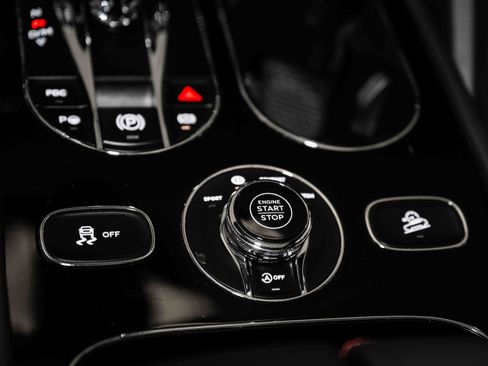 Certified 2022 Bentley Bentayga image 42