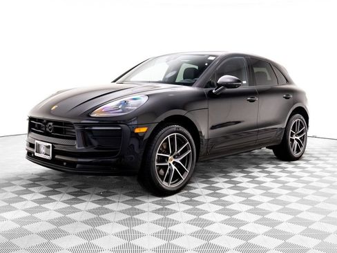 Certified 2025 Porsche Macan image 1