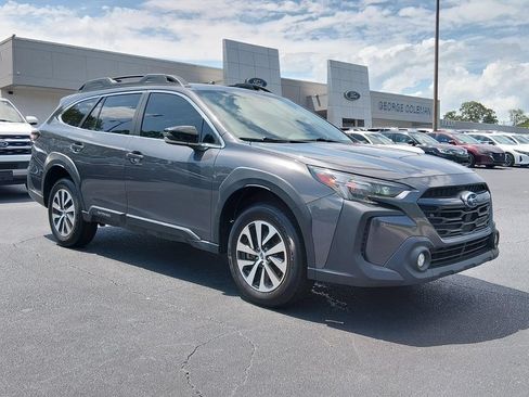 Used 2023 Subaru Outback Premium AWD/4WD image 2